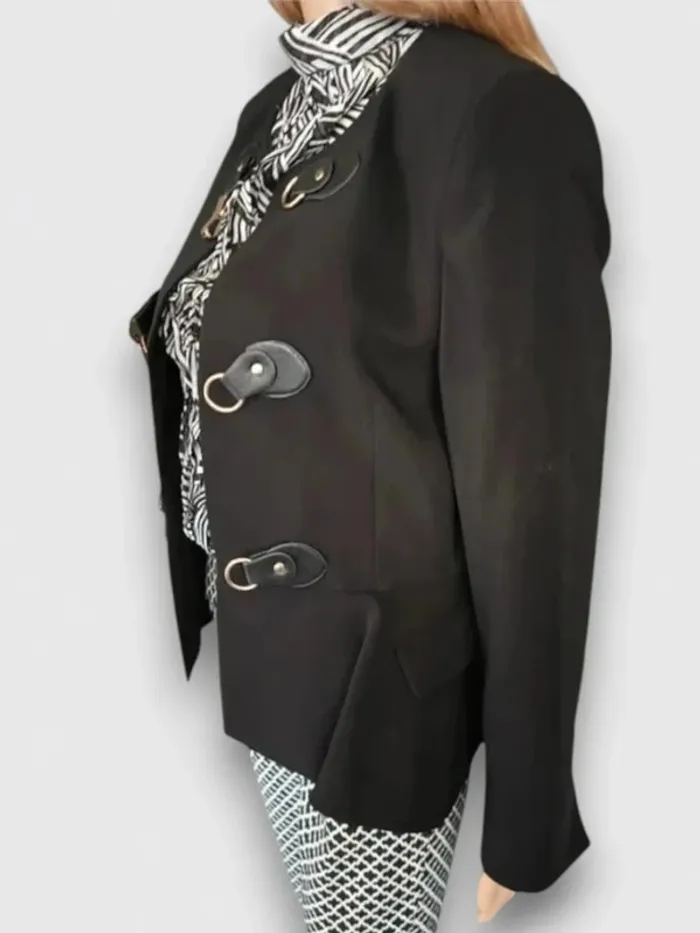 Blazer noir Queenie ,coupe cintrée et évasé ,fermeture pinces dorées metalliques - photo numéro 2
