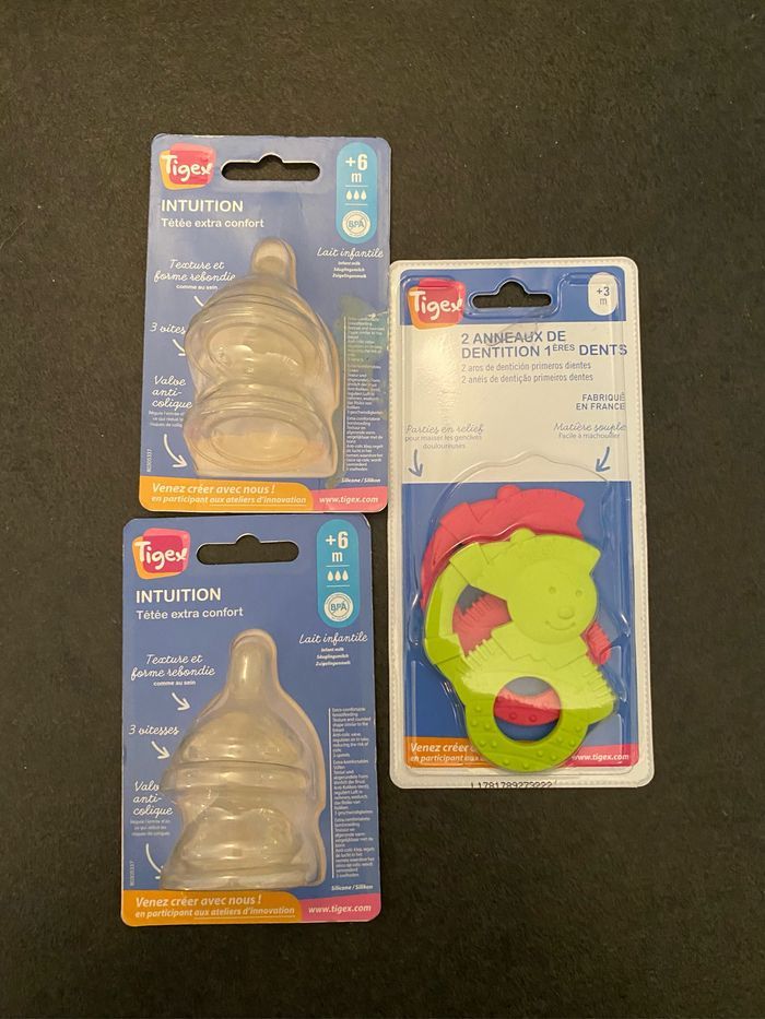 Lot 2 tétines + anneaux de dentition neuf