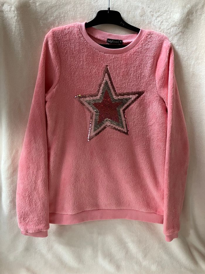 Pull motif étoile neuf (4€) + 1 sweat offert (13/14 ans) - photo numéro 2