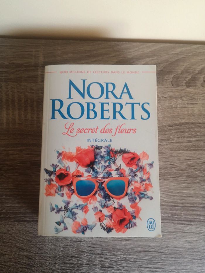 Livre romance broché Le secret des Fleurs de Nora Roberts