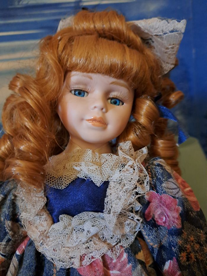 Poupée en porcelaine - photo numéro 3