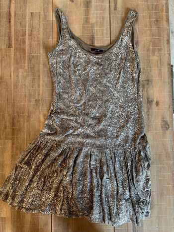 Robe kaki et argentée