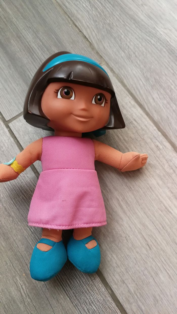 Poupée Dora parlante