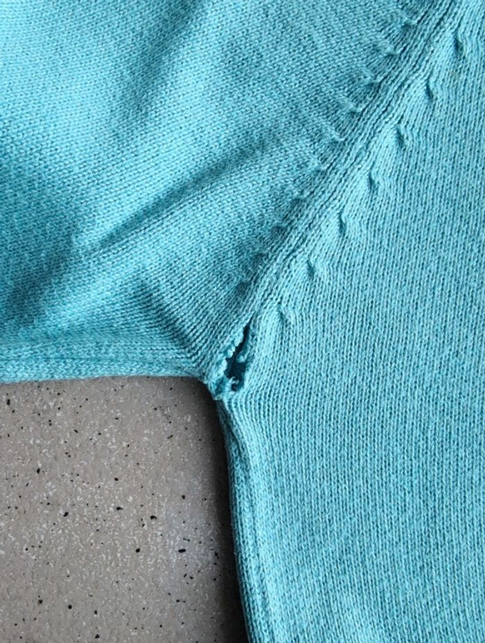 Pull col v turquoise - photo numéro 9