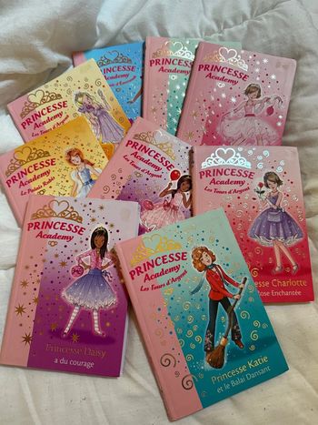 Lot 9 livres Princess Academy
