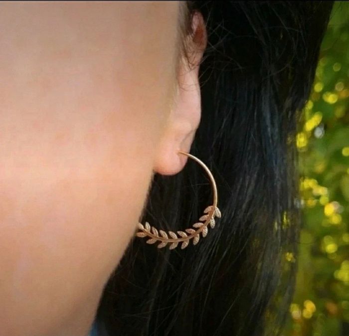 Boucles d'oreilles créoles branches de laurier en plaqué or 18 carats
