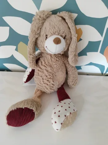 Doudou lapin tape à l'oeil