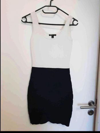 Robe  chic  moulante élastique  blanche  et  noir  mango  taille  36