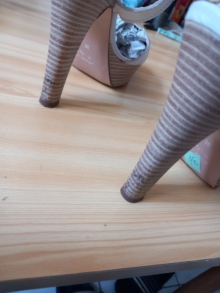 Talon de femme pointure 36 marque San marina - photo numéro 3