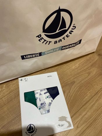 Lot de trois slips neufs petit bateau 2 ans