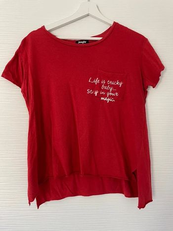 Haut t-shirt rouge léger fluide écritures blanches col rond manches courtes