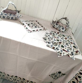 Ensemble Nappe, serviettes, corbeilles Neuf