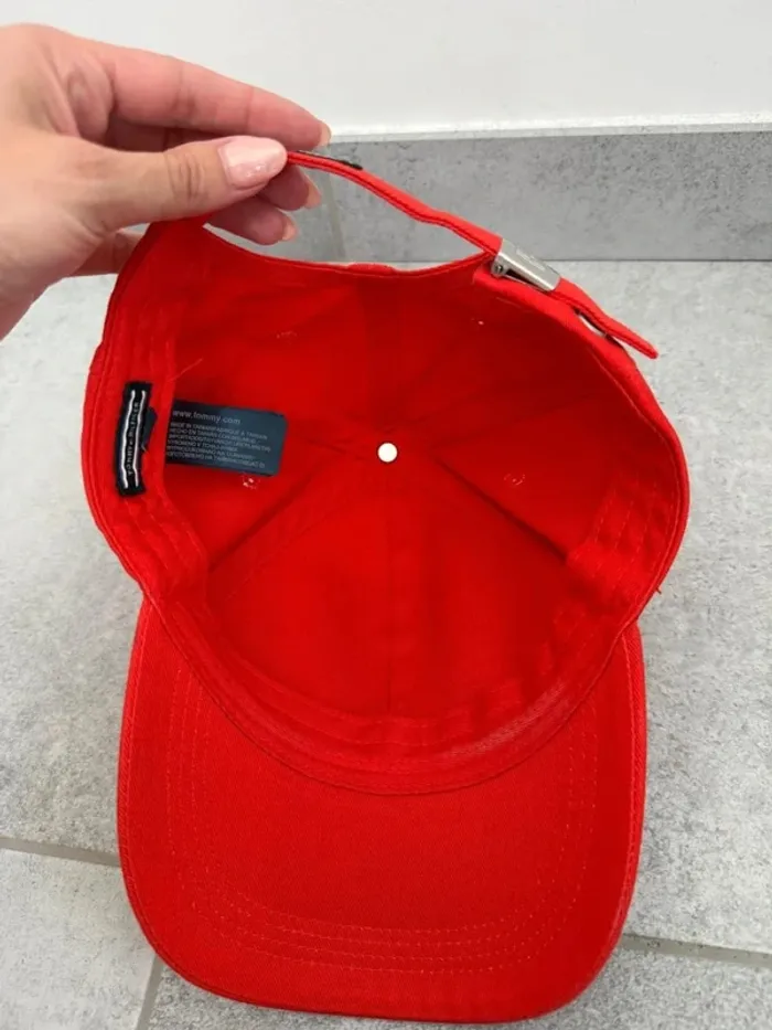 Casquette Tommy Hilfiger rouge logo brodé comme neuve - photo numéro 5