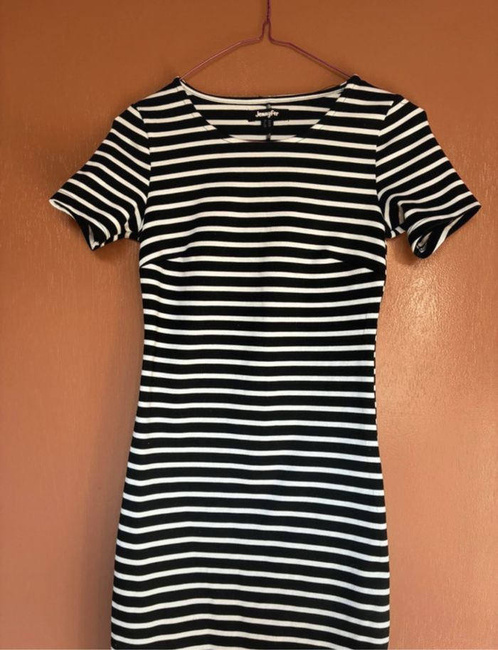 Robe noir rayé blanc, taille 34 - photo numéro 2