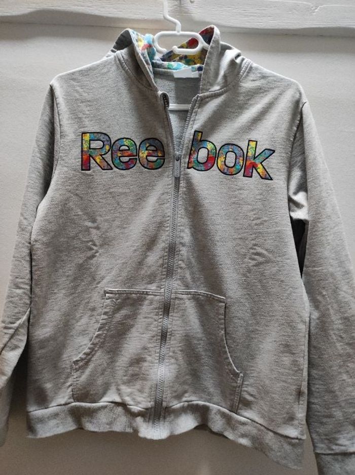 Sweat zippé à capuche