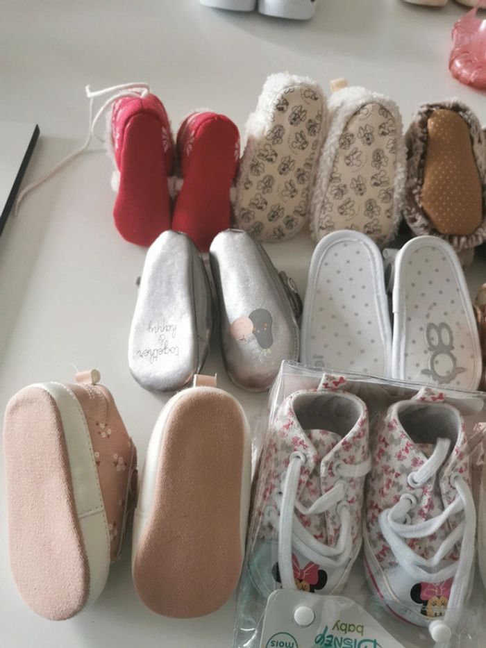Lot chaussures chaussons bébé 6 à 12 mois - photo numéro 6