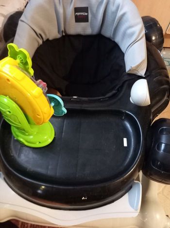 Baby trotteur forme voiture