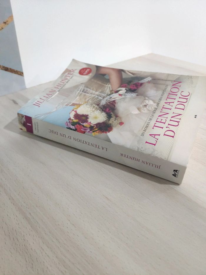 Livre grand format Jillian Hunter la tentation d'un duc amours nuptiales - photo numéro 4