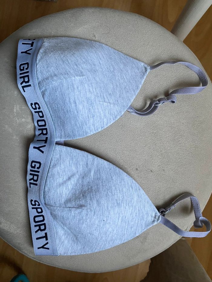 Brassière grise
