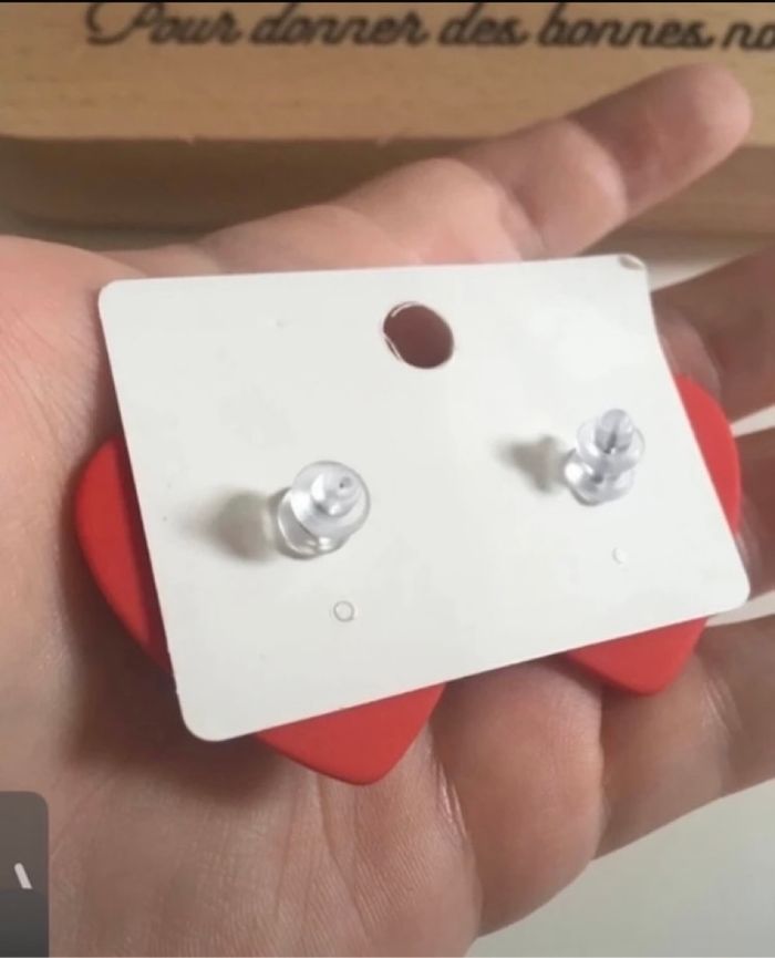 Boucles d’oreilles NEUVES pour femme forme de coeur  ♥️ couleur rouge - photo numéro 7