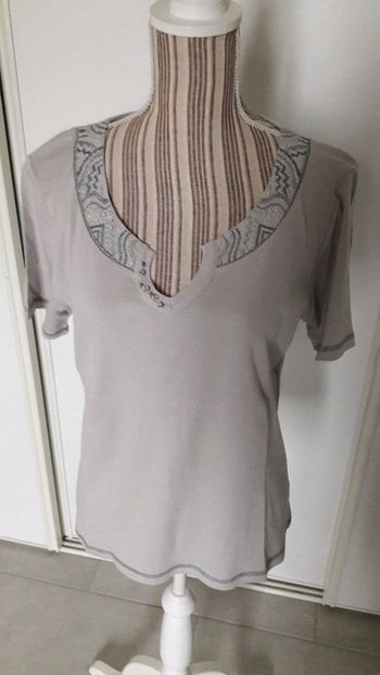 Tee shirt gris col fantaisi argente taille 3 bon état