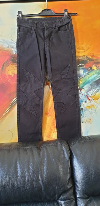 Jean noir 7/8 ans tb qualité