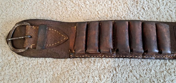 Ancienne ceinture cartouchière en cuir - photo numéro 2