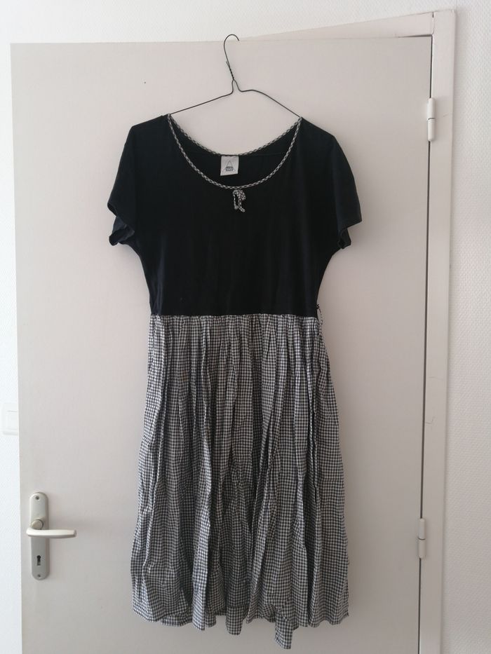 Robe noire à petit carreaux blanc et noir