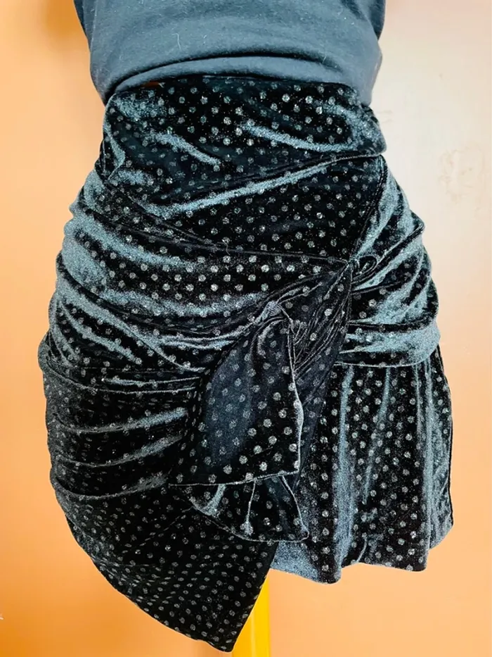 Jupe noire en velours avec points pailletés - photo numéro 3