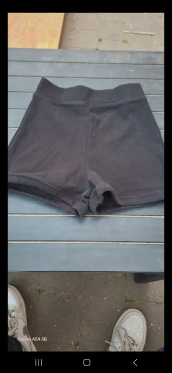 Short zara xs
Écris s mais taille petit