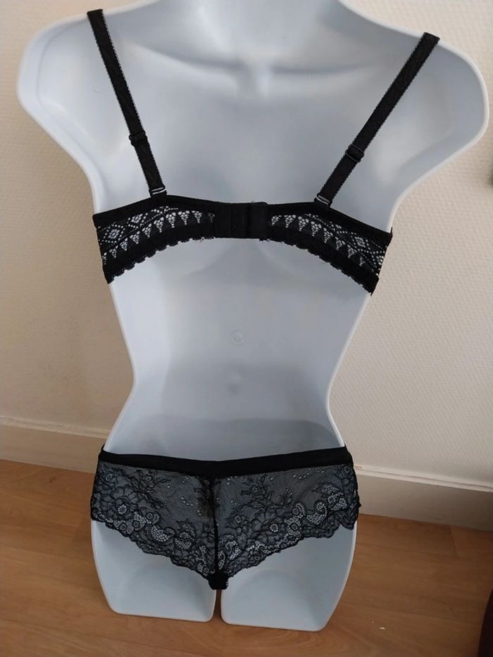 Soutien gorge noir avec déco doré 95 B - photo numéro 3