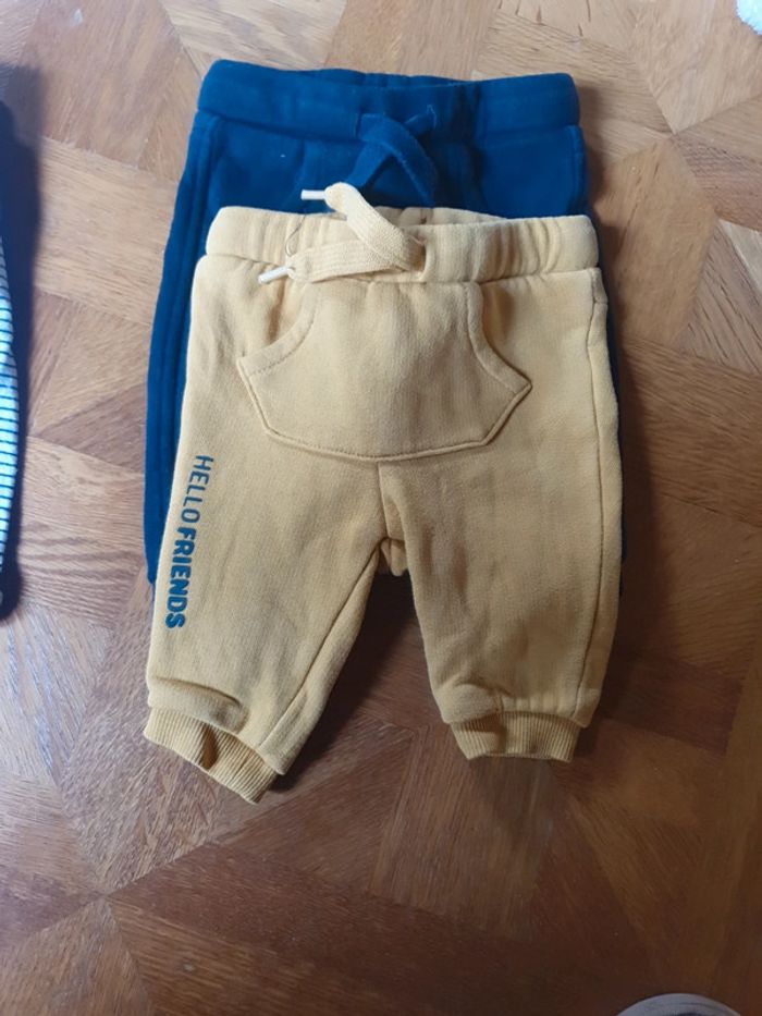 Lot pantalons 1 mois + 1 pull - photo numéro 5