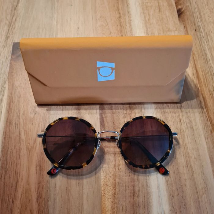 Lunettes de soleil 🕶 - photo numéro 2
