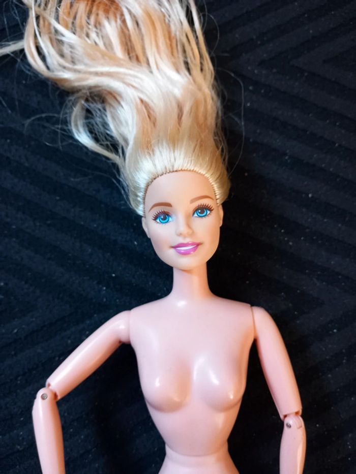Barbie articulée avec vernis vintage - photo numéro 7