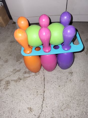 Jeu de 6 quilles + 2 balles