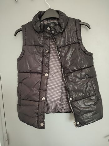 Doudoune sans manche taille 12 ans en très bon état 