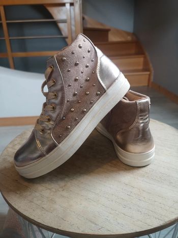 Basket montante fille T35 neuve