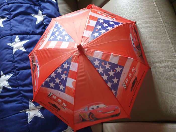 Cars de Disney - Marche pied et parapluie - photo numéro 3
