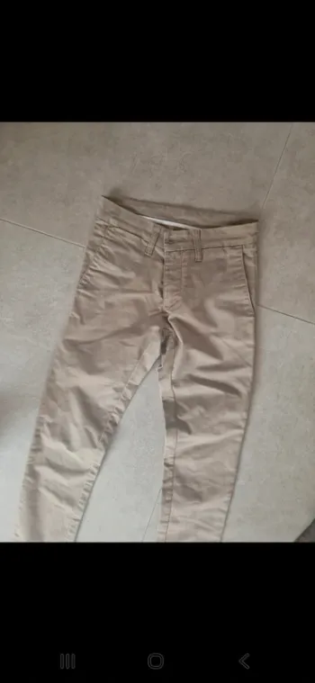 Chino beige carhartt beige taille xs Très bon étatChino beige carhartt beige taille xs Très bon état