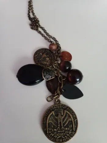 Collier pierres et pièces dollar et français  vintage