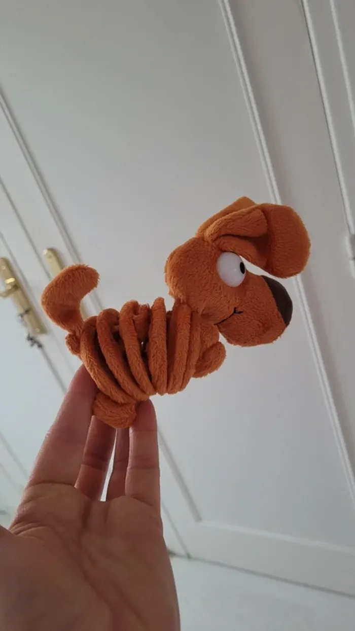 Jouet à ressort Chien Peluche étirable et rigolote