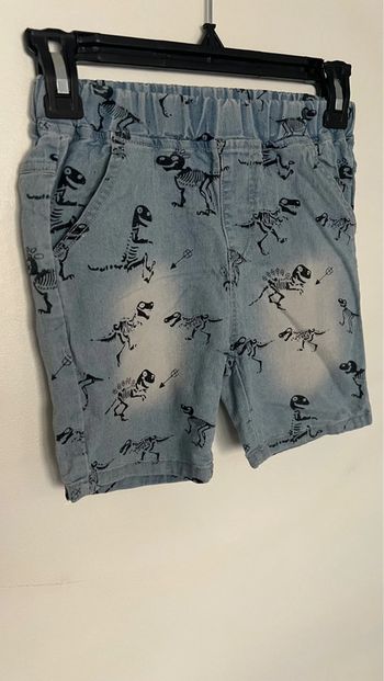 Short garçon taille 5 ans en parfait état  motif dinosaure 100% polyester bleu clair