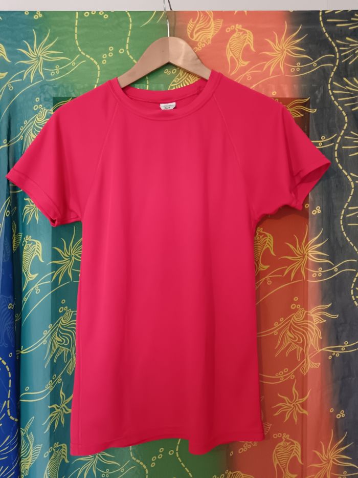 Lot de 2 tee shirt S/M neuf - photo numéro 3