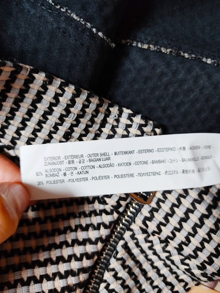 Jupe trapèze Zara XS striée blanche et noire Très Bon Etat - photo numéro 4