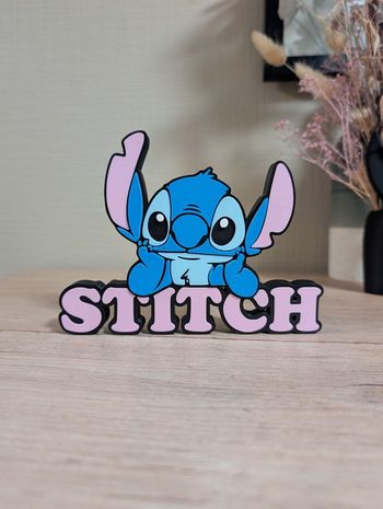 Stitch logo décoratif à poser 16x12cm Excellent état 