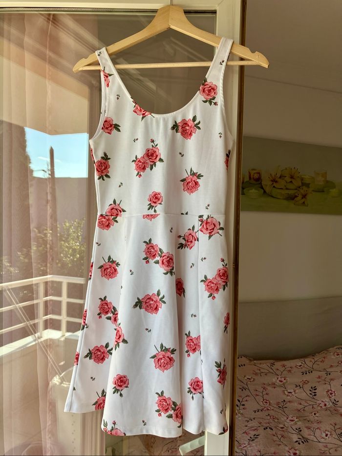 Robe patineuse blanche à fleurs roses 🌸