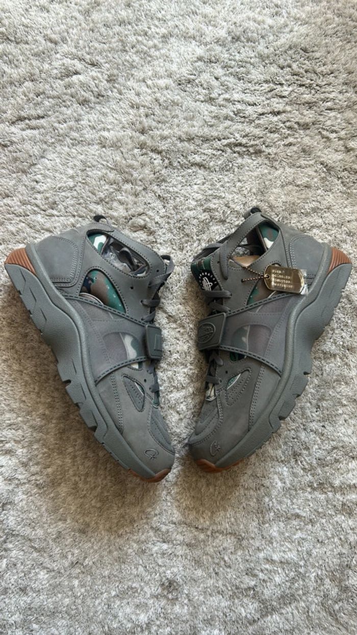 Nike Air Trainer Huarache x Corteiz – Gully Grey – Taille 46 - photo numéro 5