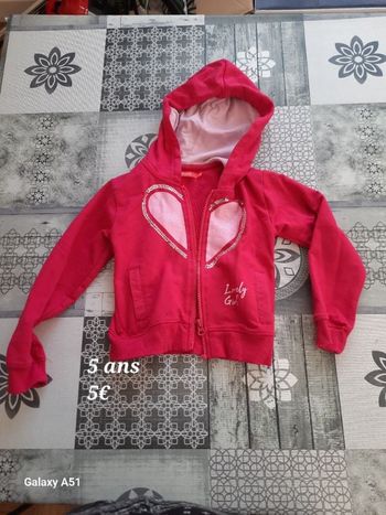 Gilet rose avec coeur strasse