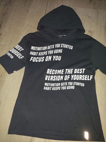 Tee-shirt à capuche 10 ans neuf