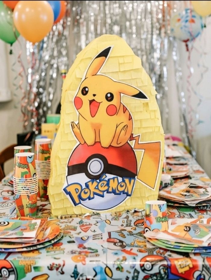 Pokeball Pokémon Pikachu pinata - photo numéro 10